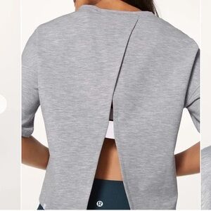 Lululemon athletica Gray Split-Back Shirt | Size 4